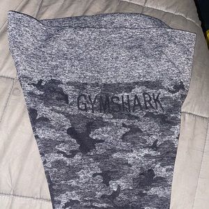 Gym shark leggings